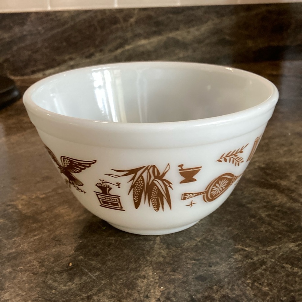 Pyrex Mixing Nesting Bowl Round #407 Early American 1.5 PT Very Good Condition